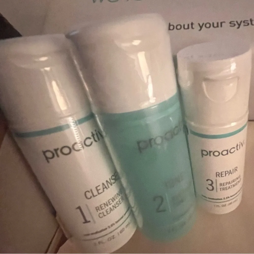 Proactiv White and Blue Skincare Trio - Picture 2 of 16